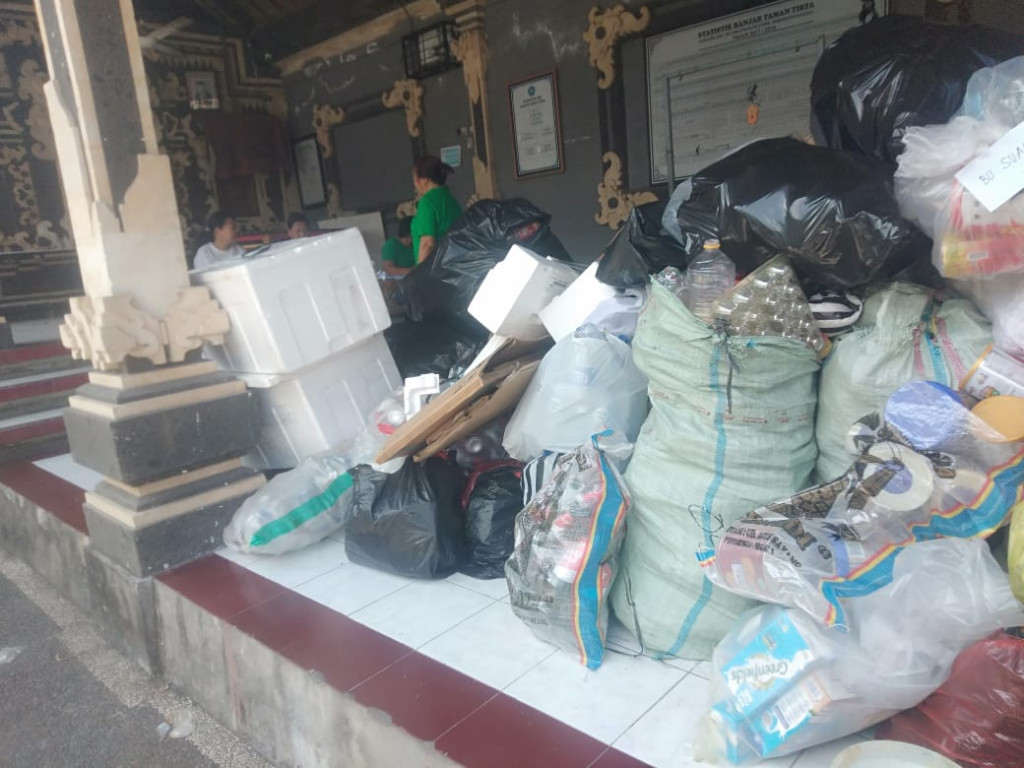 Giat Rutin Bank Sampah di Banjar Taman Tirta, Desa Dalung